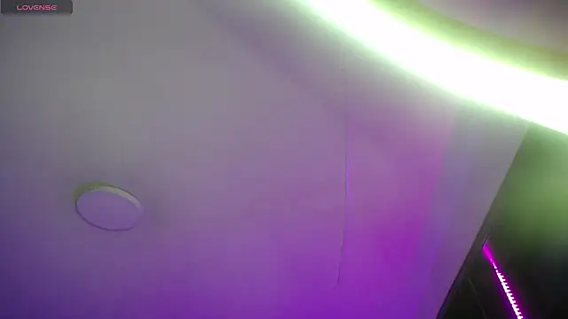 Snapshot of _Emmaa_x chatting on 12-18-25, 02:06 Emmaa x online show from 12-18-25, 02:06