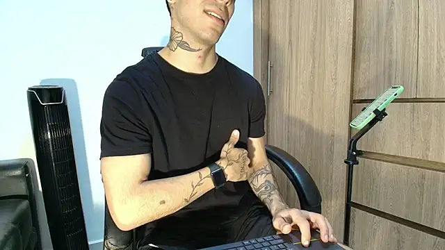 Snapshot of liorvante chatting on 06-11-26, 01:27 liorvante online show from 06-11-26, 01:27