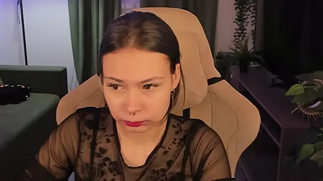 Snapshot of ReikoAckerman chatting on 12-15-25, 05:44 ReikoAckerman online show from 12-15-25, 05:44