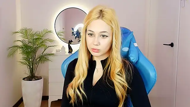 Snapshot of _K1sa_ chatting on 12-02-25, 08:30 K1sa online show from 12-02-25, 08:30