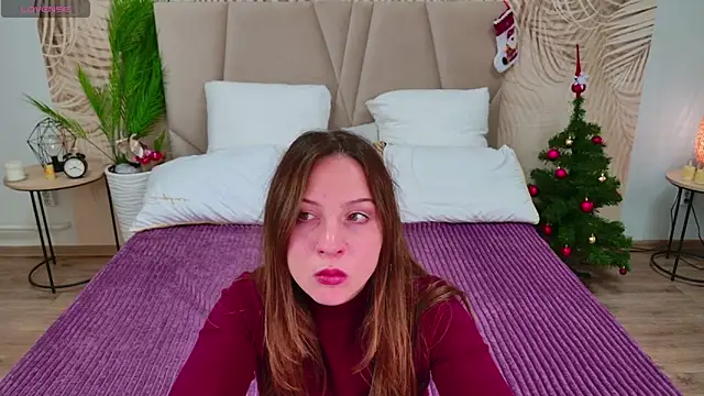 Snapshot of lindapierse chatting on 12-17-25, 07:14 lindapierse online show from 12-17-25, 07:14