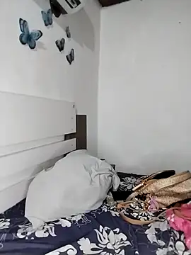 Snapshot of Emely_kis_ chatting on 12-04-25, 03:32 Emely kis online show from 12-04-25, 03:32