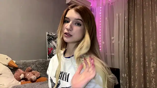 Snapshot of VikkiWittel chatting on 11-29-25, 06:44 VikkiWittel online show from 11-29-25, 06:44