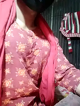 Snapshot of qeen3321 chatting on 12-14-25, 05:24 qeen3321 online show from 12-14-25, 05:24