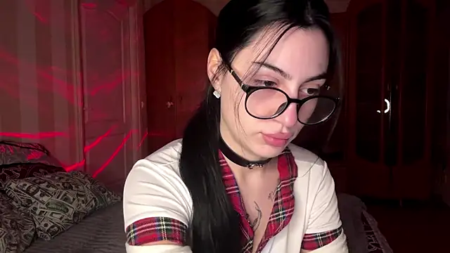 Snapshot of Radiant_Luna chatting on 12-13-25, 10:37 Radiant Luna online show from 12-13-25, 10:37