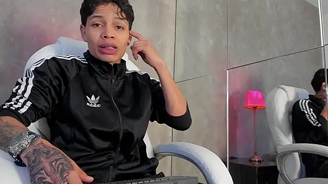 Snapshot of Renzo_Dogan chatting on 12-03-25, 03:03 Renzo Dogan online show from 12-03-25, 03:03