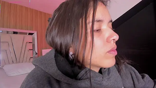 Cherrybombs  online show from 04-16-26, 05:08