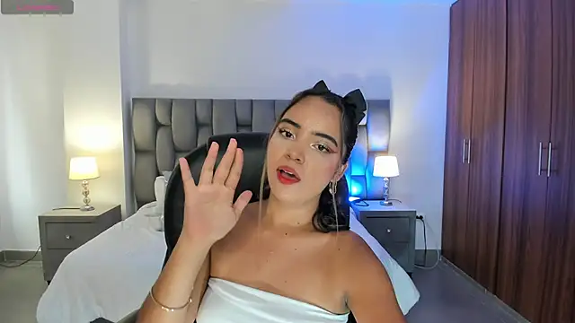 Snapshot of alana_martiins chatting on 04-15-26, 07:21 alana martiins online show from 04-15-26, 07:21