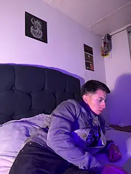 Snapshot of Matias_016 chatting on 12-15-25, 05:01 Matias 016 online show from 12-15-25, 05:01