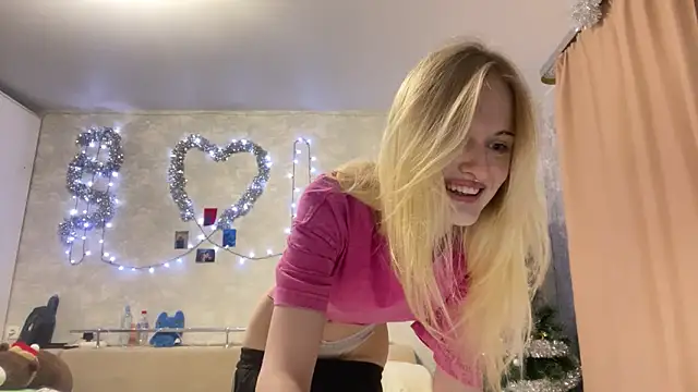 Snapshot of CelenFomes chatting on 12-03-25, 04:42 CelenFomes online show from 12-03-25, 04:42