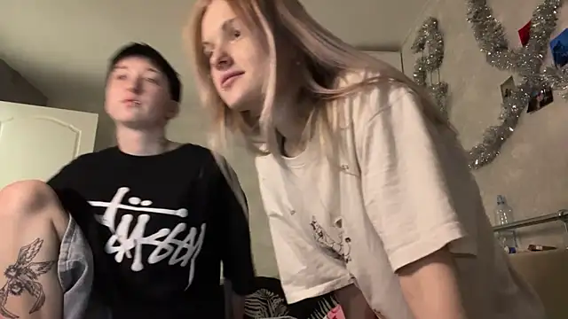 Snapshot of CelenFomes chatting on 12-19-25, 09:16 CelenFomes online show from 12-19-25, 09:16