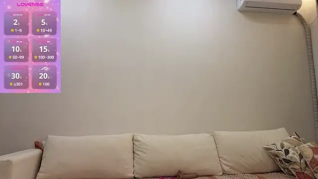 Snapshot of emiliblanc chatting on 12-14-25, 08:02 emiliblanc online show from 12-14-25, 08:02