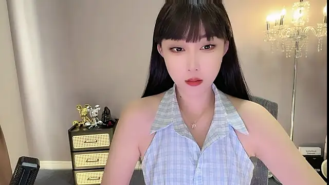 Snapshot of Miahave chatting on 12-15-25, 01:32 Miahave online show from 12-15-25, 01:32