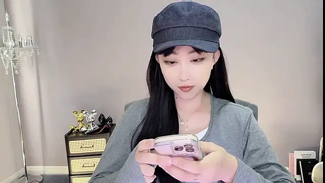 Snapshot of Miahave chatting on 12-16-25, 01:43 Miahave online show from 12-16-25, 01:43