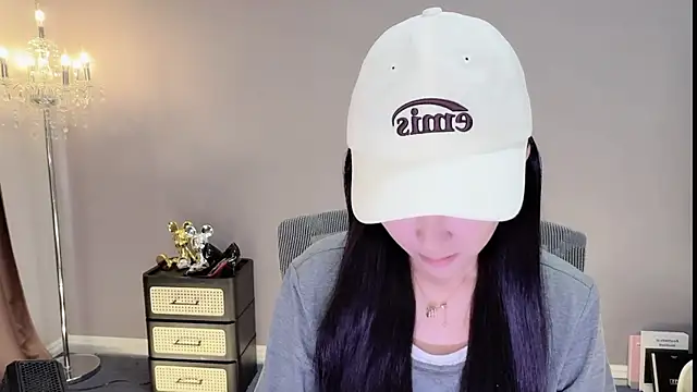 Snapshot of Miahave chatting on 12-17-25, 01:33 Miahave online show from 12-17-25, 01:33