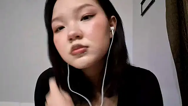 Snapshot of MeowMiaMeow chatting on 12-16-25, 05:40 MeowMiaMeow online show from 12-16-25, 05:40