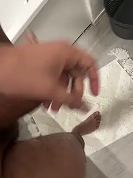 Snapshot of grosqueue3838 chatting on 11-30-25, 04:22 grosqueue3838 online show from 11-30-25, 04:22