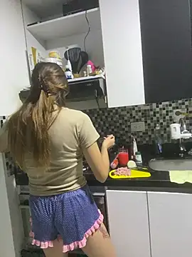 Snapshot of ljoha chatting on 12-04-25, 11:24 ljoha online show from 12-04-25, 11:24