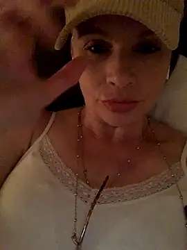 Snapshot of CherryCe chatting on 12-05-25, 08:27 CherryCe online show from 12-05-25, 08:27