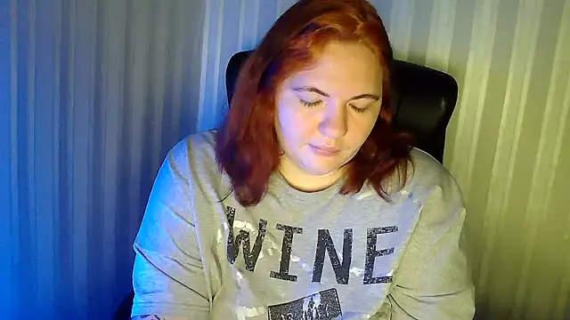 Snapshot of LisaLeon chatting on 12-02-25, 09:25 LisaLeon online show from 12-02-25, 09:25