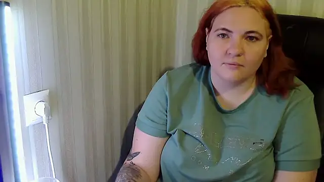 Snapshot of LisaLeon chatting on 12-05-25, 06:04 LisaLeon online show from 12-05-25, 06:04