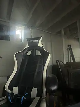 Snapshot of DkAuxier1 chatting on 12-15-25, 06:56 DkAuxier1 online show from 12-15-25, 06:56