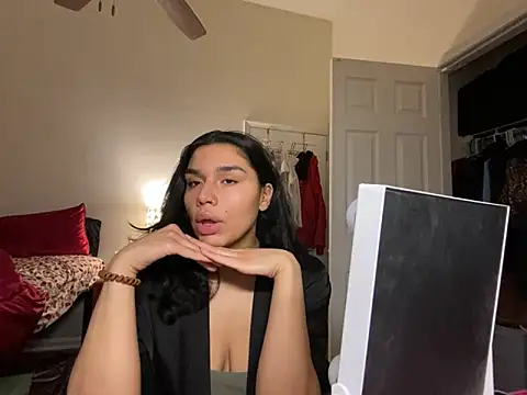 Snapshot of lunabellaX0 chatting on 02-23-26, 04:43 lunabellaX0 online show from 02-23-26, 04:43