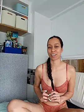 Maeveleigh xo online show from 12-16-25, 09:09