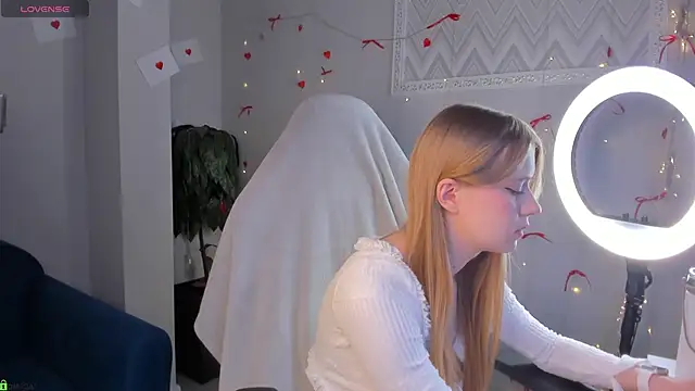 Victori Fox online show from 04-24-26, 12:02