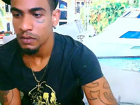 Snapshot of IndianMuscle69 chatting on 12-04-25, 05:17 IndianMuscle69 online show from 12-04-25, 05:17