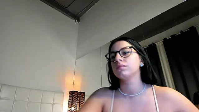 LucyRayy online show from 12-19-25, 08:38