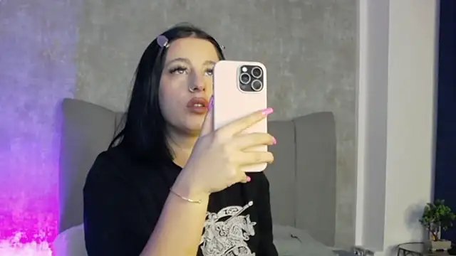 LucyRayy online show from 02-08-26, 08:01