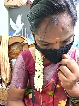 Snapshot of Tamil_Pallavi chatting on 06-12-26, 04:22 Tamil Pallavi online show from 06-12-26, 04:22