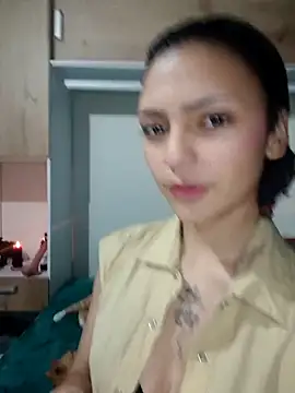 MiaLuxx  online show from 12-22-25, 04:09