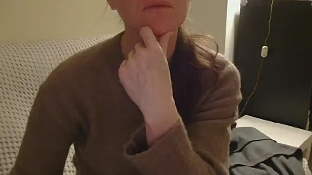 Snapshot of AuroraAG chatting on 02-05-26, 08:35 AuroraAG online show from 02-05-26, 08:35