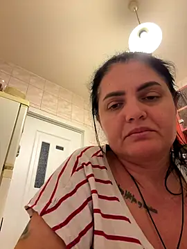 Snapshot of gini92 chatting on 12-14-25, 06:23 gini92 online show from 12-14-25, 06:23