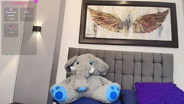 Snapshot of Andre_cloefoxx_ chatting on 12-14-25, 04:29 Andre cloefoxx online show from 12-14-25, 04:29