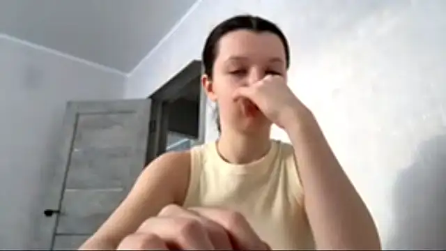 Snapshot of EllieBerrie chatting on 12-14-25, 09:47 EllieBerrie online show from 12-14-25, 09:47