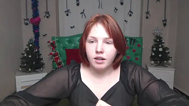 Snapshot of EvelinaRedfox chatting on 12-15-25, 06:06 EvelinaRedfox online show from 12-15-25, 06:06