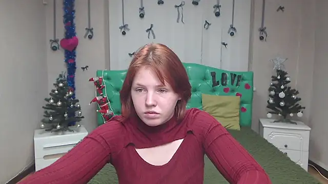 Snapshot of EvelinaRedfox chatting on 12-16-25, 06:07 EvelinaRedfox online show from 12-16-25, 06:07