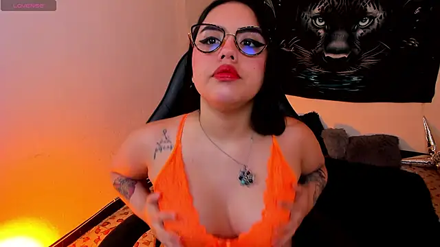 Snapshot of Nicolle_Ruizz chatting on 06-14-26, 10:28 Nicolle Ruizz online show from 06-14-26, 10:28