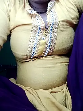 Snapshot of Karisma_ji chatting on 05-25-26, 07:14 Karisma ji online show from 05-25-26, 07:14