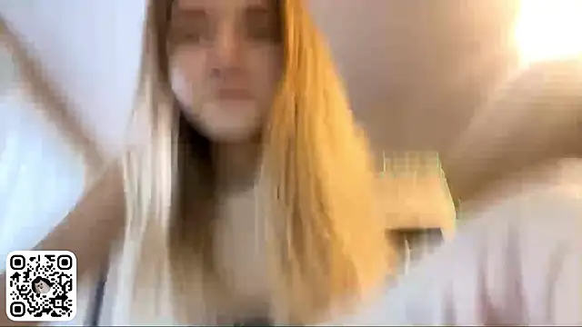 Snapshot of AveryBerkson chatting on 12-03-25, 07:16 AveryBerkson online show from 12-03-25, 07:16