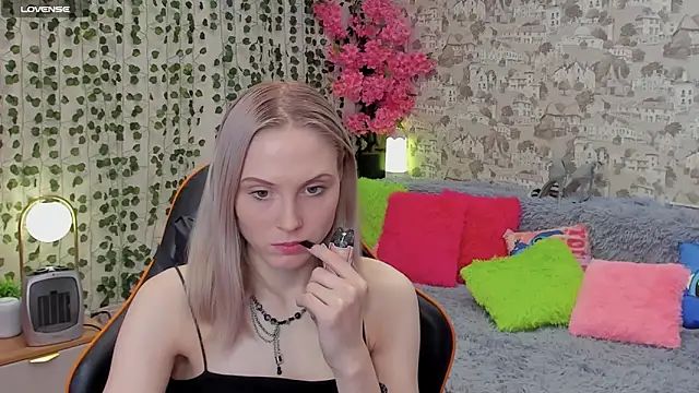 Gina Gina love online show from 05-27-26, 01:57