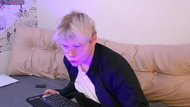 Snapshot of Brian_Mils chatting on 12-14-25, 12:21 Brian Mils online show from 12-14-25, 12:21