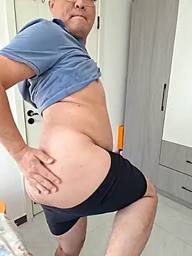 Snapshot of a_jie chatting on 12-03-25, 01:02 a jie online show from 12-03-25, 01:02