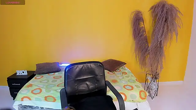 TiffanyHoustton online show from 04-21-26, 01:28