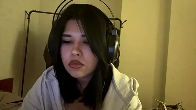 Snapshot of Lolamein chatting on 12-03-25, 03:32 Lolamein online show from 12-03-25, 03:32