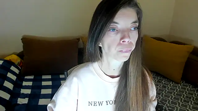 Snapshot of LikaAliston chatting on 12-19-25, 08:32 LikaAliston online show from 12-19-25, 08:32