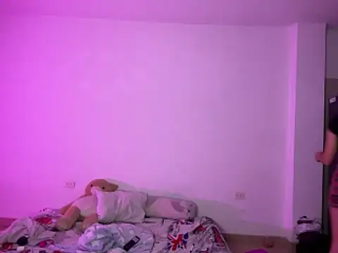 Anne Wyntheris online show from 12-19-25, 01:56